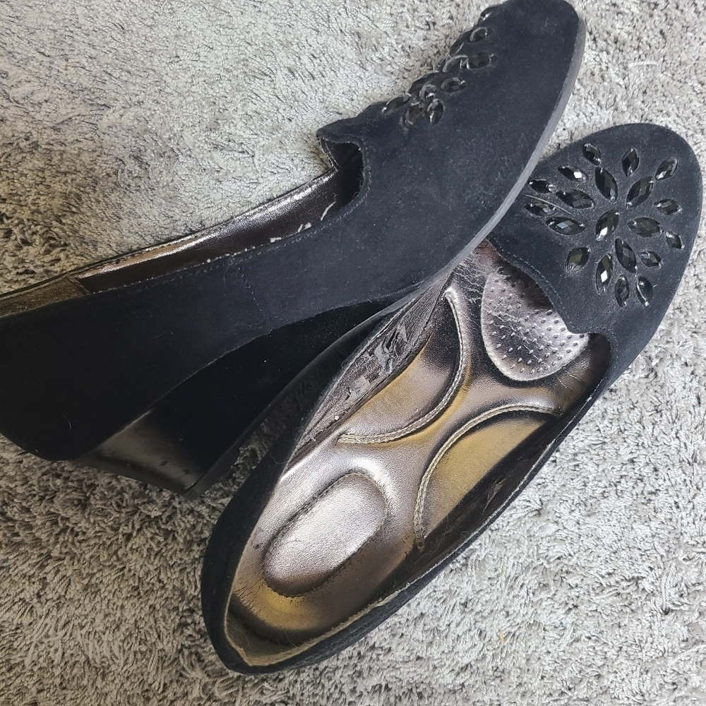 Avon bejeweled velvet heels size 8